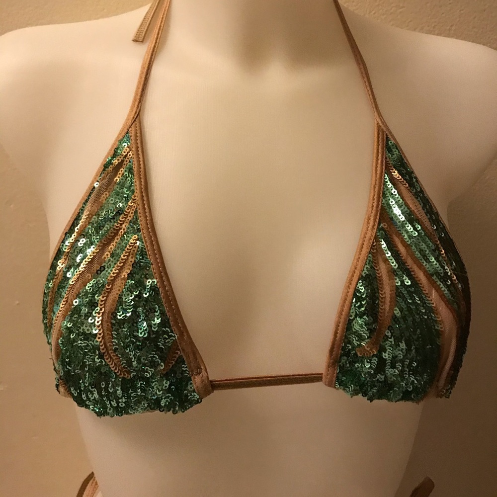 Bikini - Picture 3 of 7